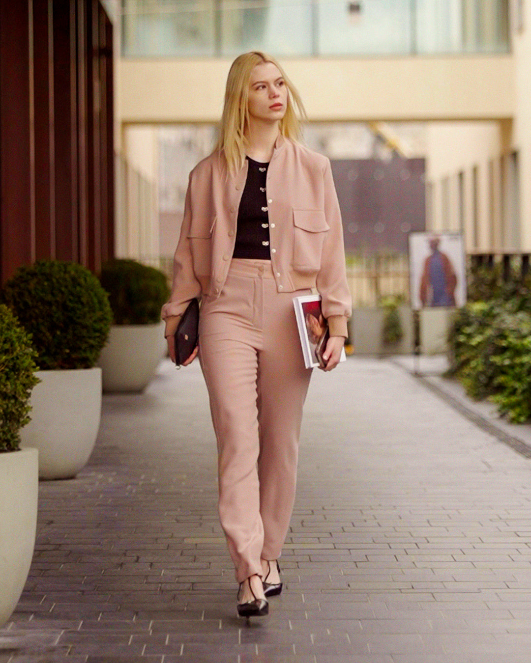 Yakası, Kolları ve Beli Lastikli Ceket-Pantolon Takım