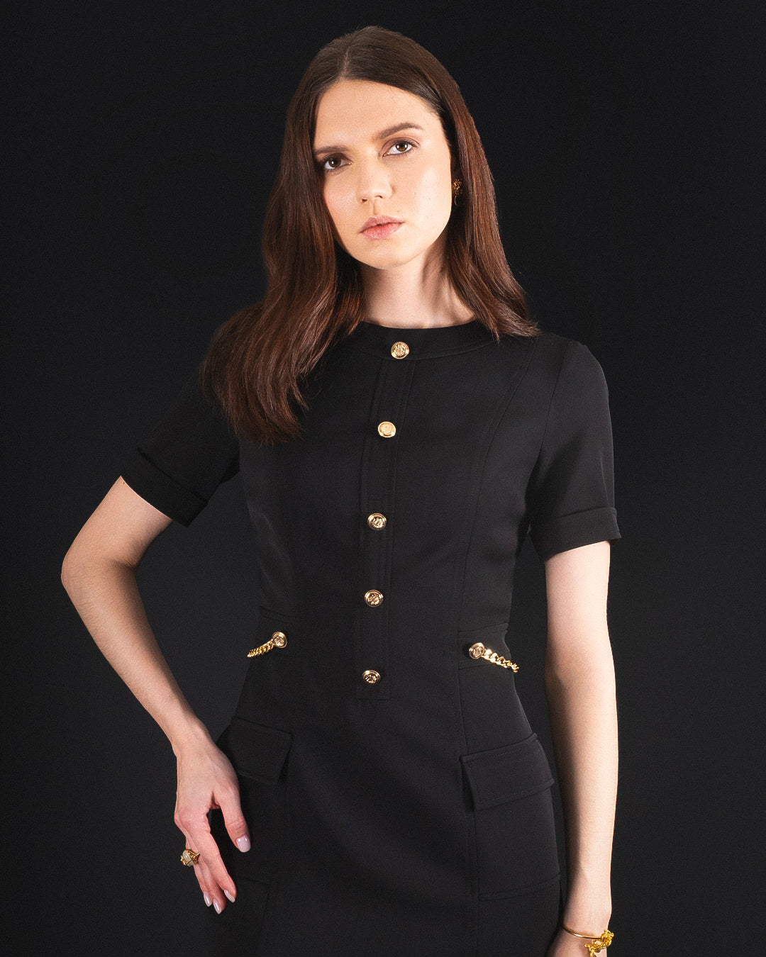 Yuvarlak Yaka Düğme ve Zincir Detaylı Kısa Kol Elbise