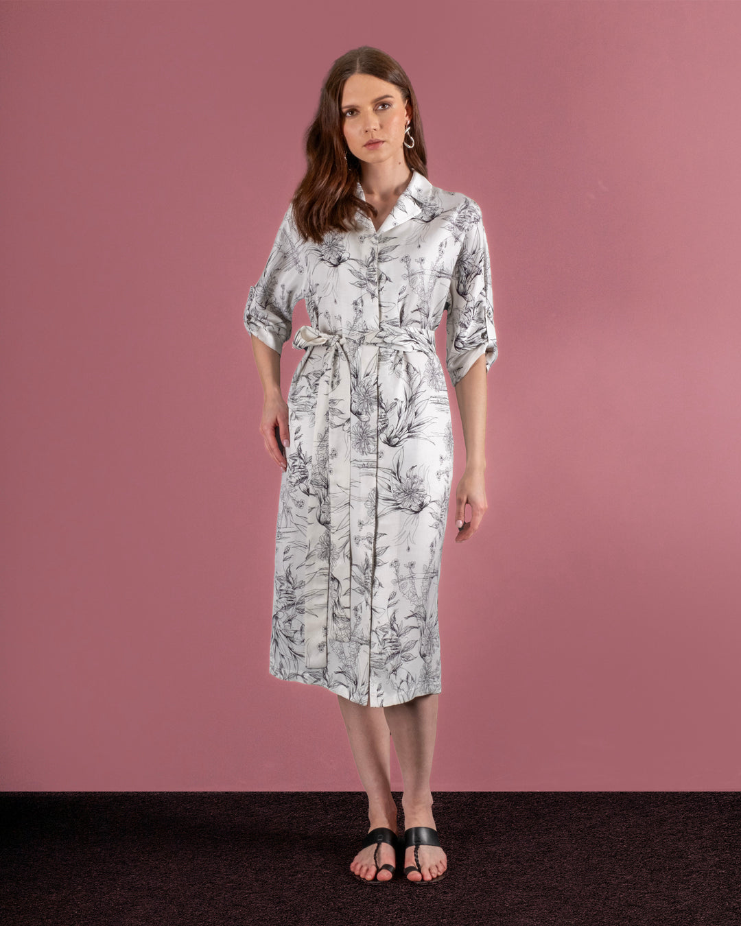 Çiçek Desenli Önü Düğmeli Beli Kemerli Uzun Elbise