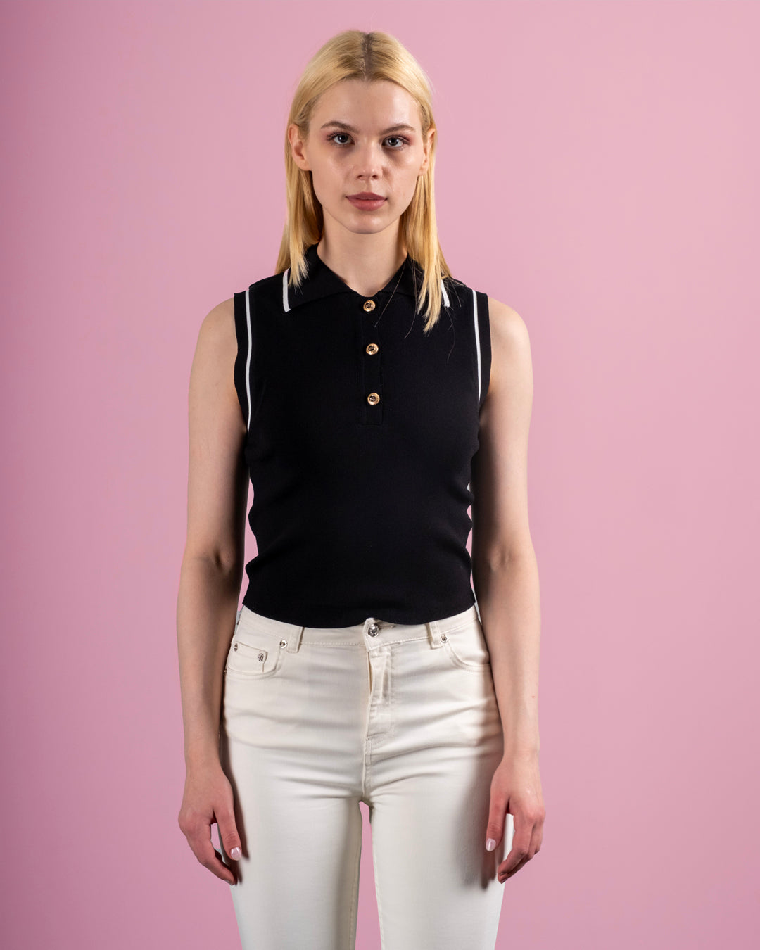 Polo Yaka Düğme Detaylı Sıfır Kol İnce Triko Bluz