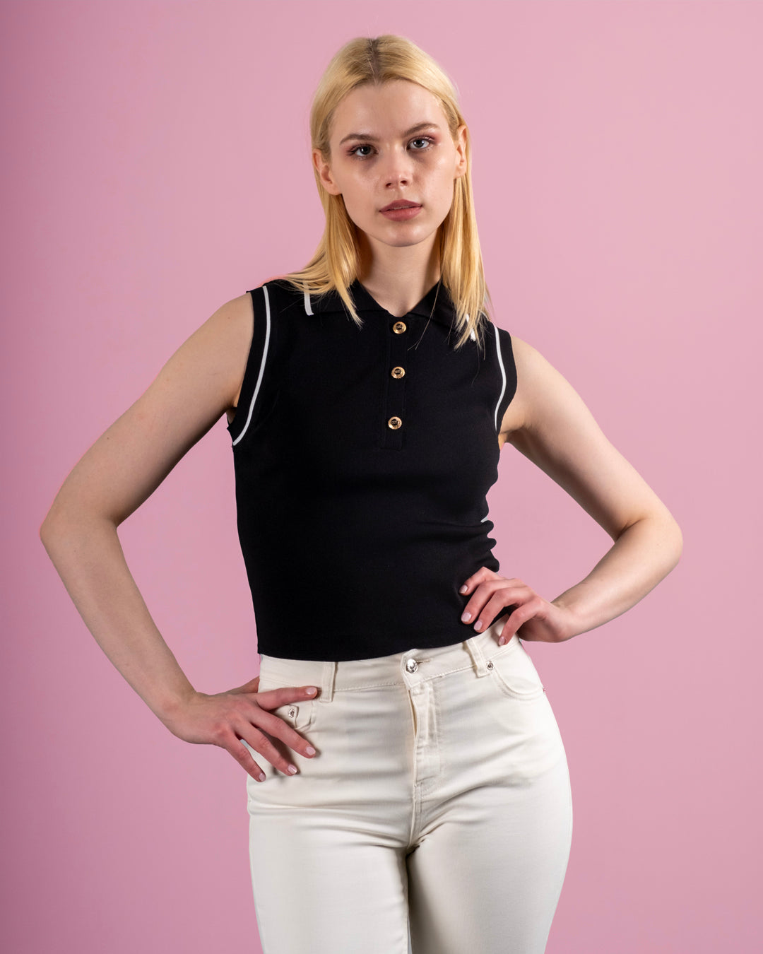 Polo Yaka Düğme Detaylı Sıfır Kol İnce Triko Bluz