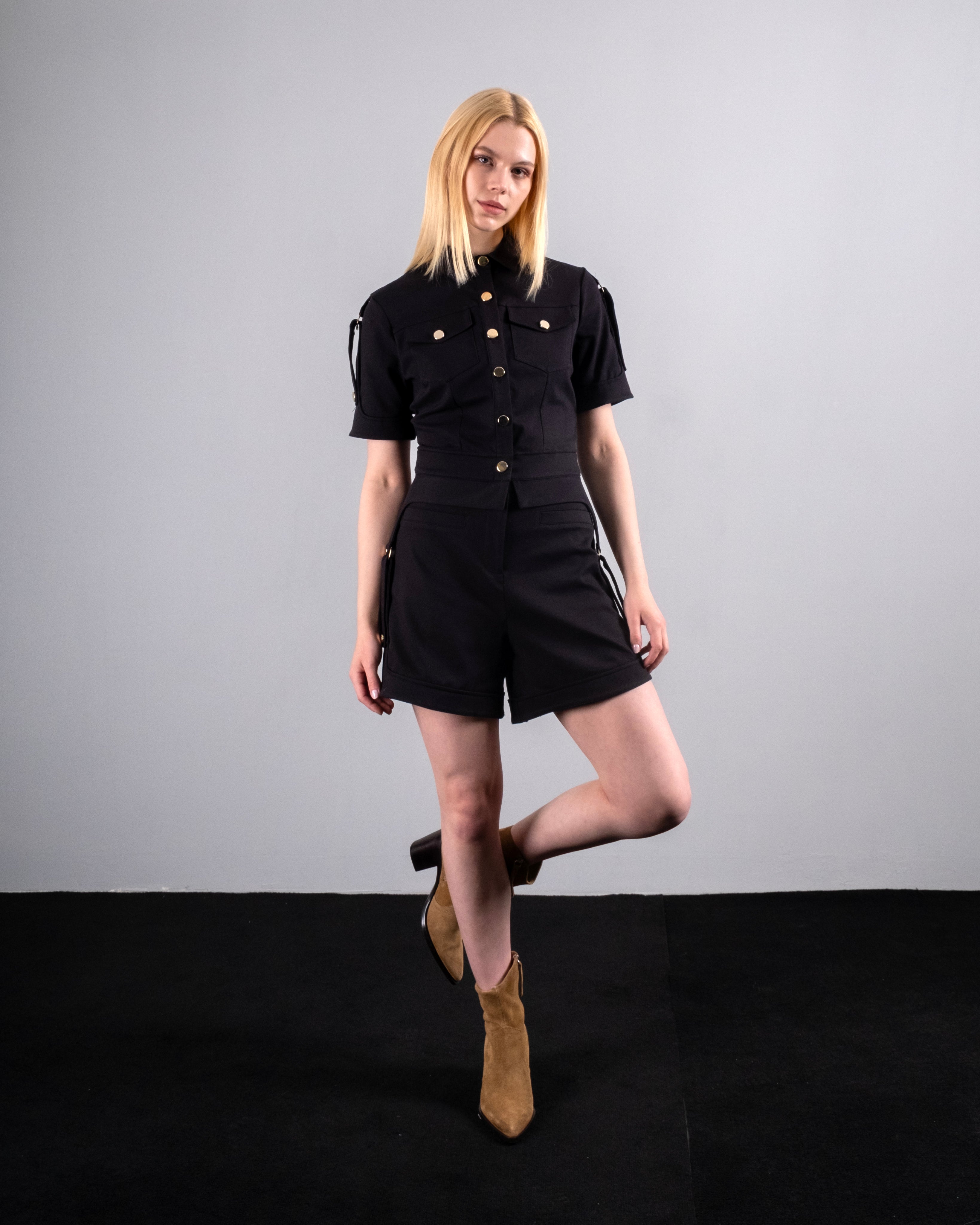 Gömlek Yaka Düğme Detaylı Kısa Kol Tulum