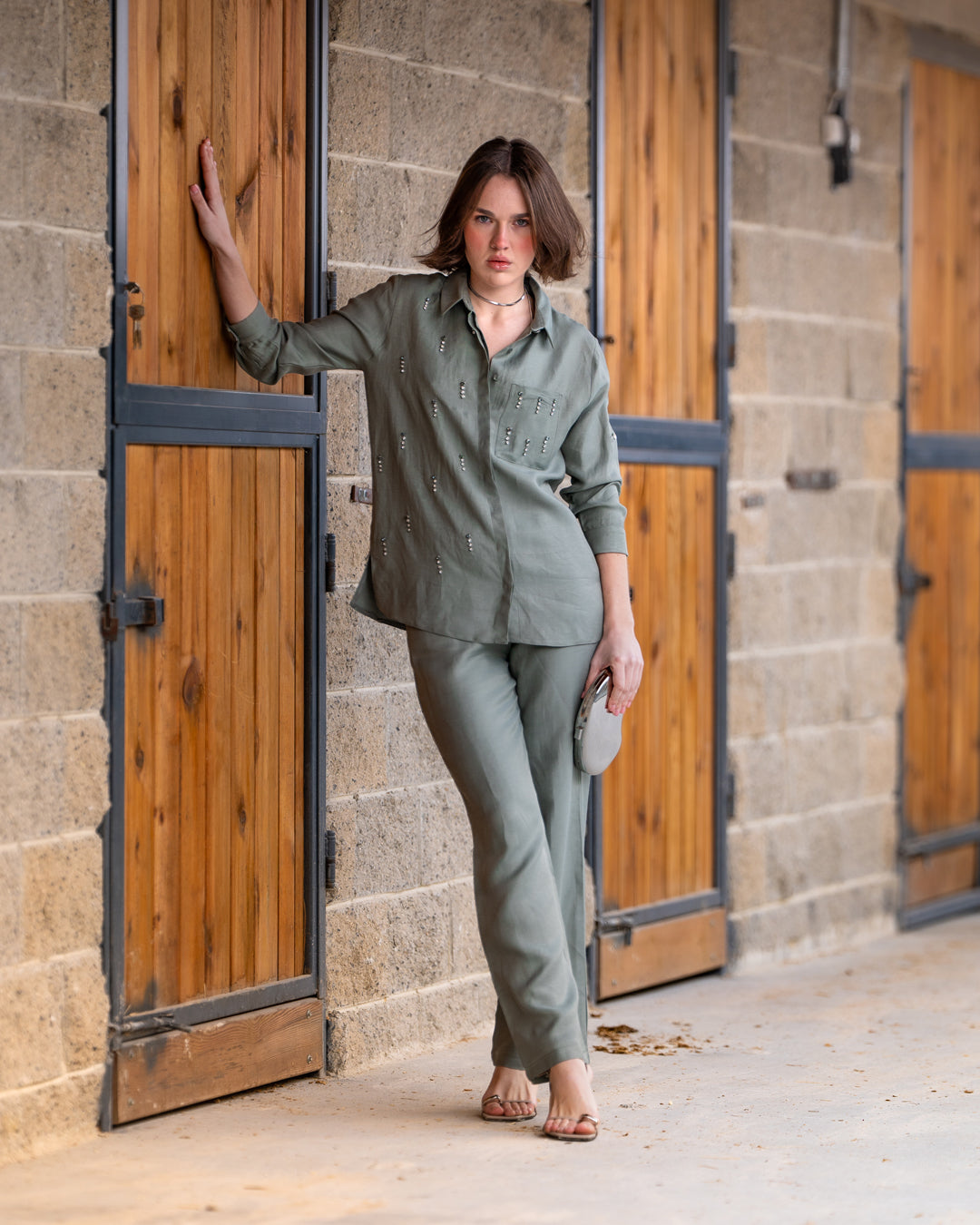 Cebi ve Önü Taş İşlemeli Gömlek-Beli Lastikli Pantolon Takım