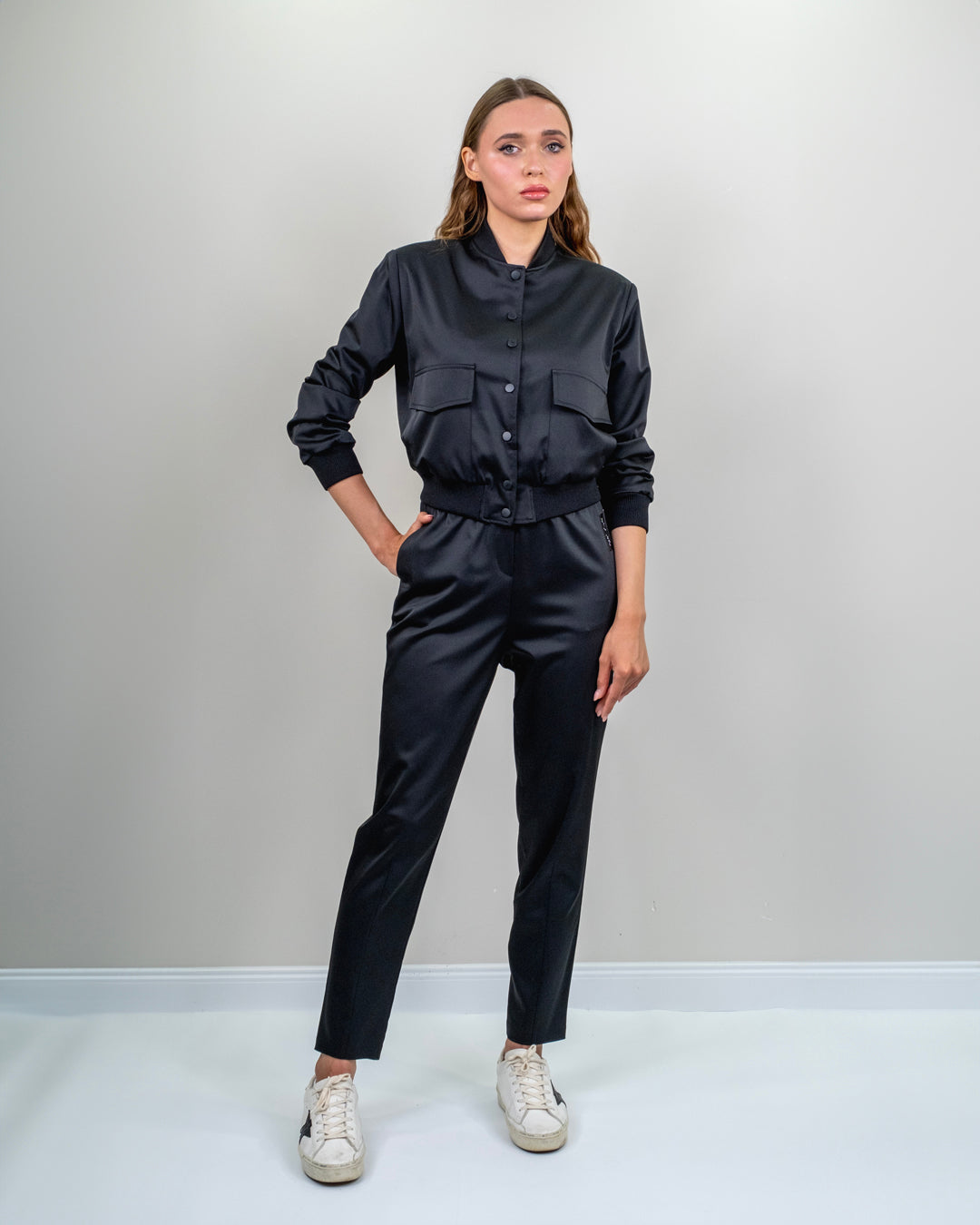 Snap Fastener on the Front and Elastic Waist Jacket - Trousers Sports Suit