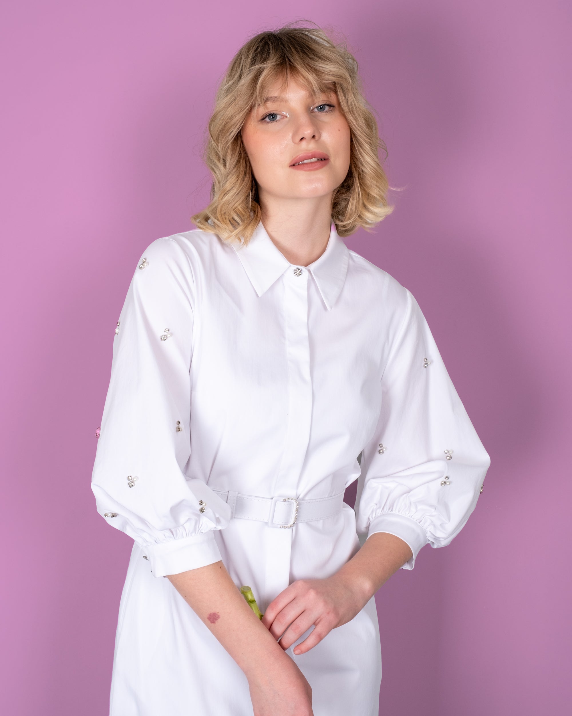 Gömlek Yaka Önü Patlı Kolları Taş İşlemeli Kemerli Elbise