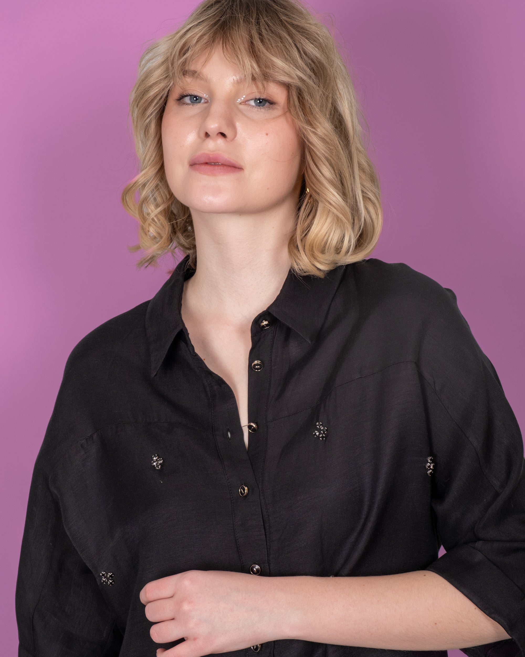 Taş İşlemeli Önü Düğmeli Kısa Kollu Gömlek