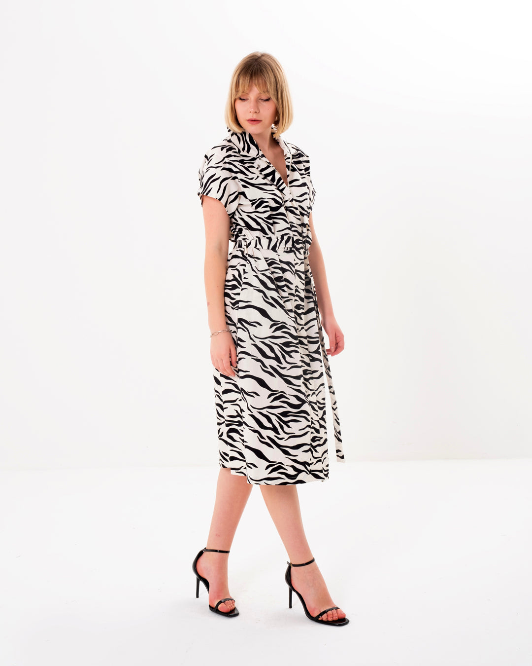 Gömlek Yaka, Önü Patlı-Fermuarlı, Kısa Kollu, Kuşaklı Uzun Elbise