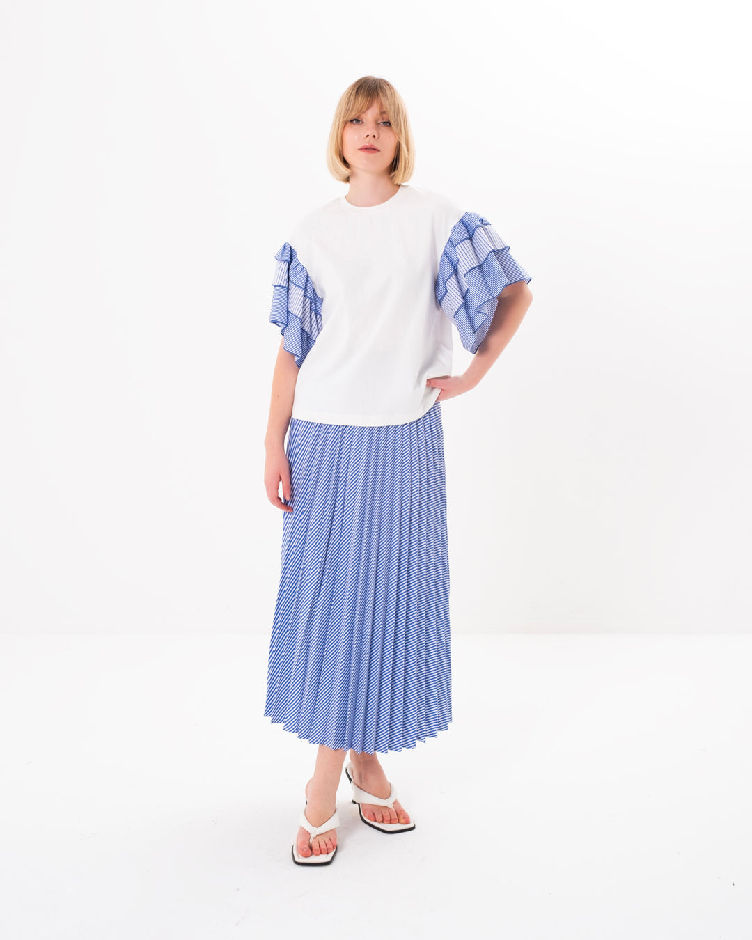 Yuvarlak Yaka Kolları Fırfırlı Bluz - Etek Takım