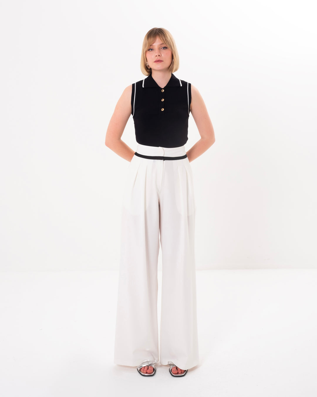 Polo Neck Button Detailed Zero Sleeve Fine Knit Blouse