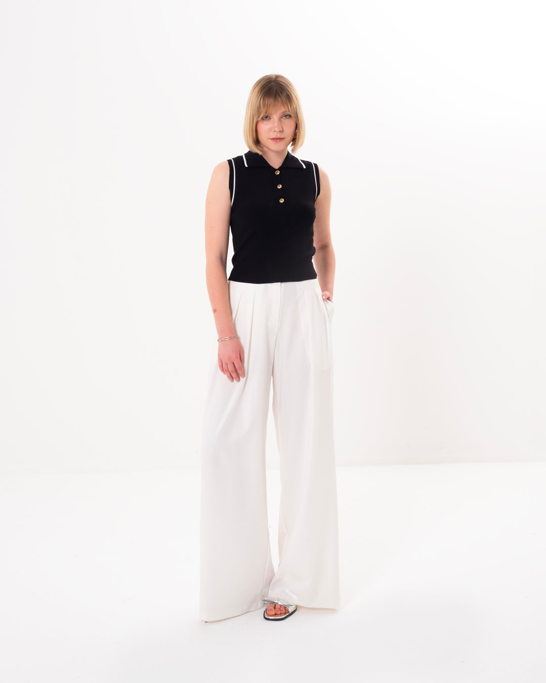 Polo Neck Button Detailed Zero Sleeve Fine Knit Blouse