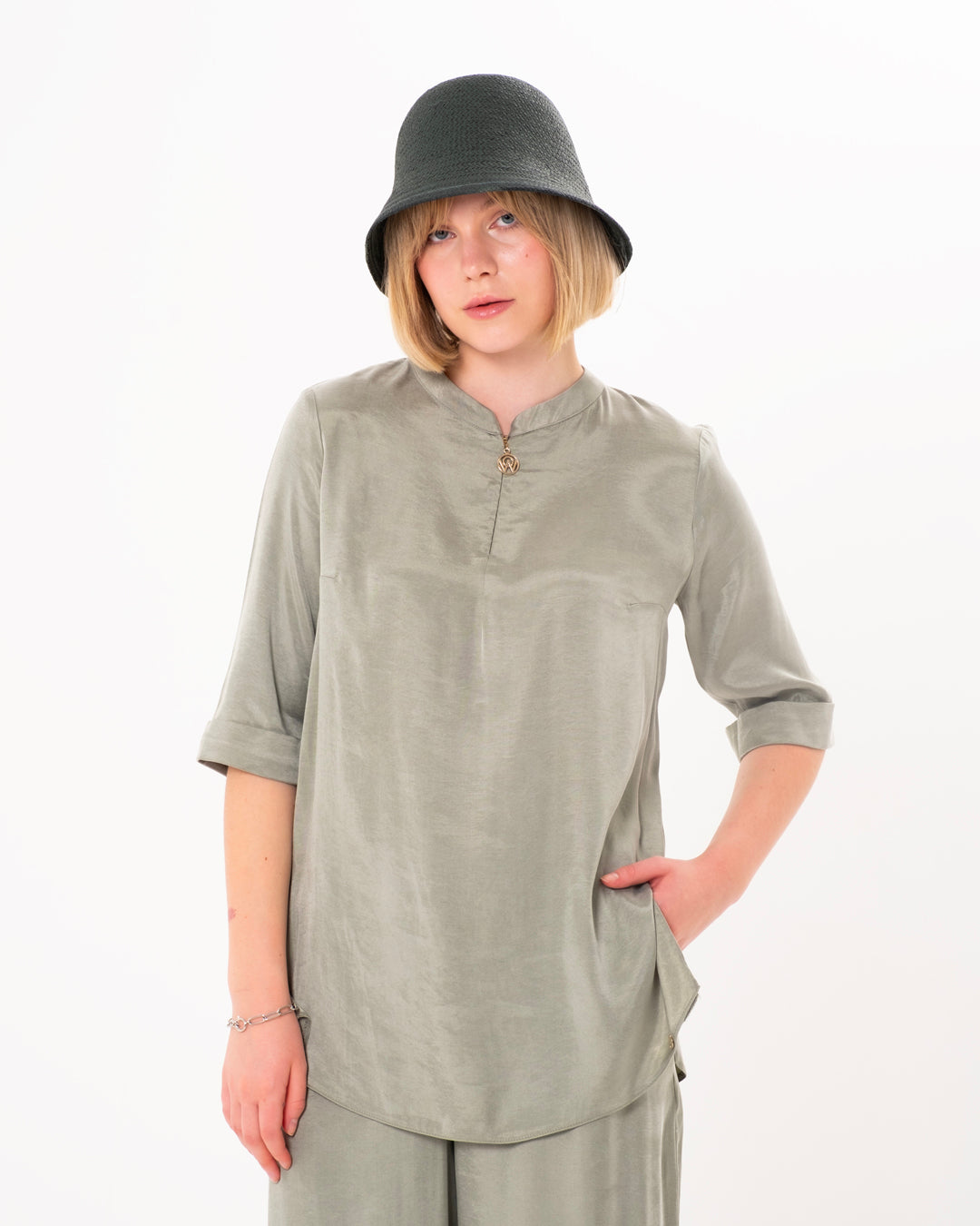 Yuvarlak Yaka Yarım Fermuarlı Kısa Kol Gömlek- Beli Lastikli Pantolon Takım