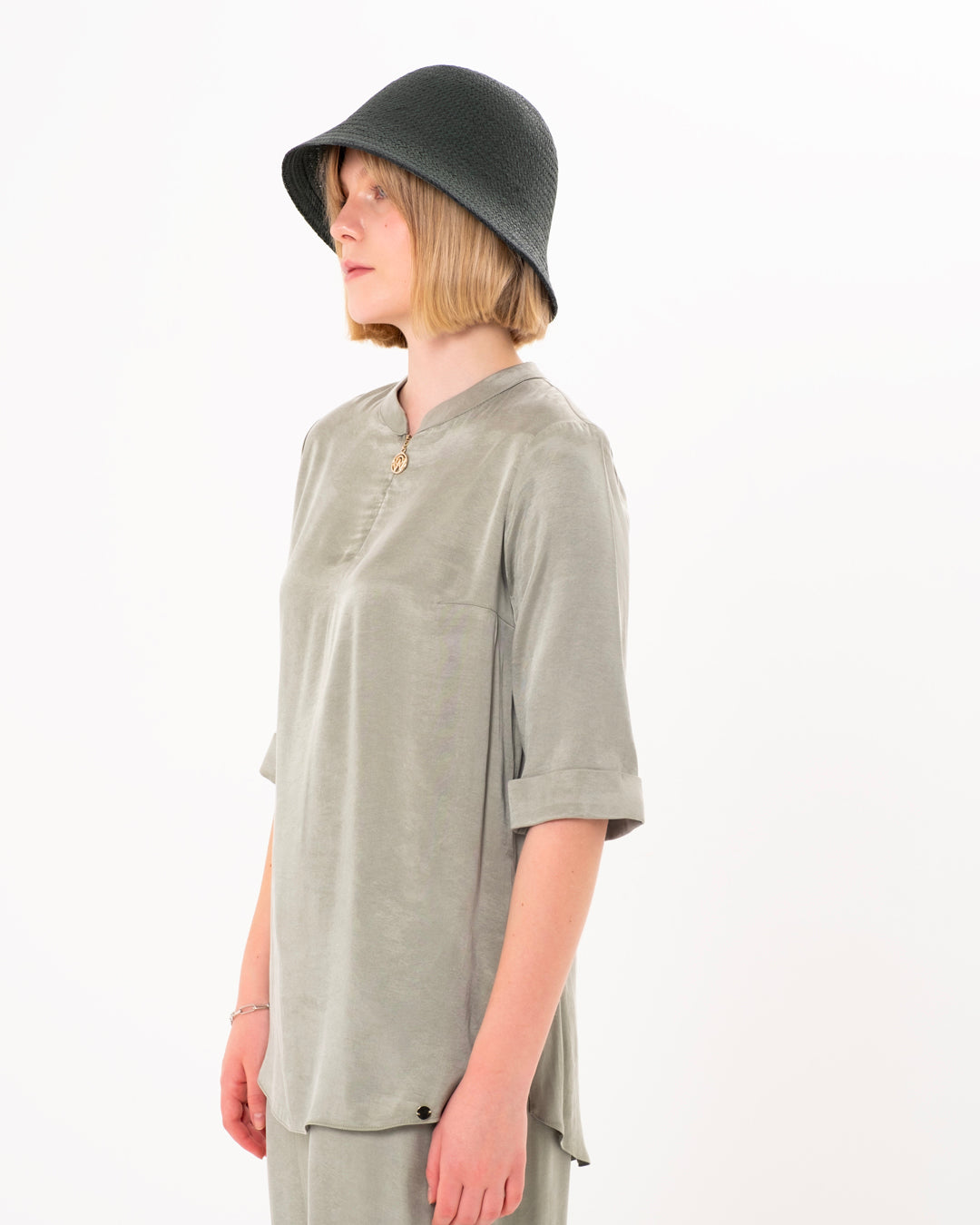 Yuvarlak Yaka Yarım Fermuarlı Kısa Kol Gömlek- Beli Lastikli Pantolon Takım