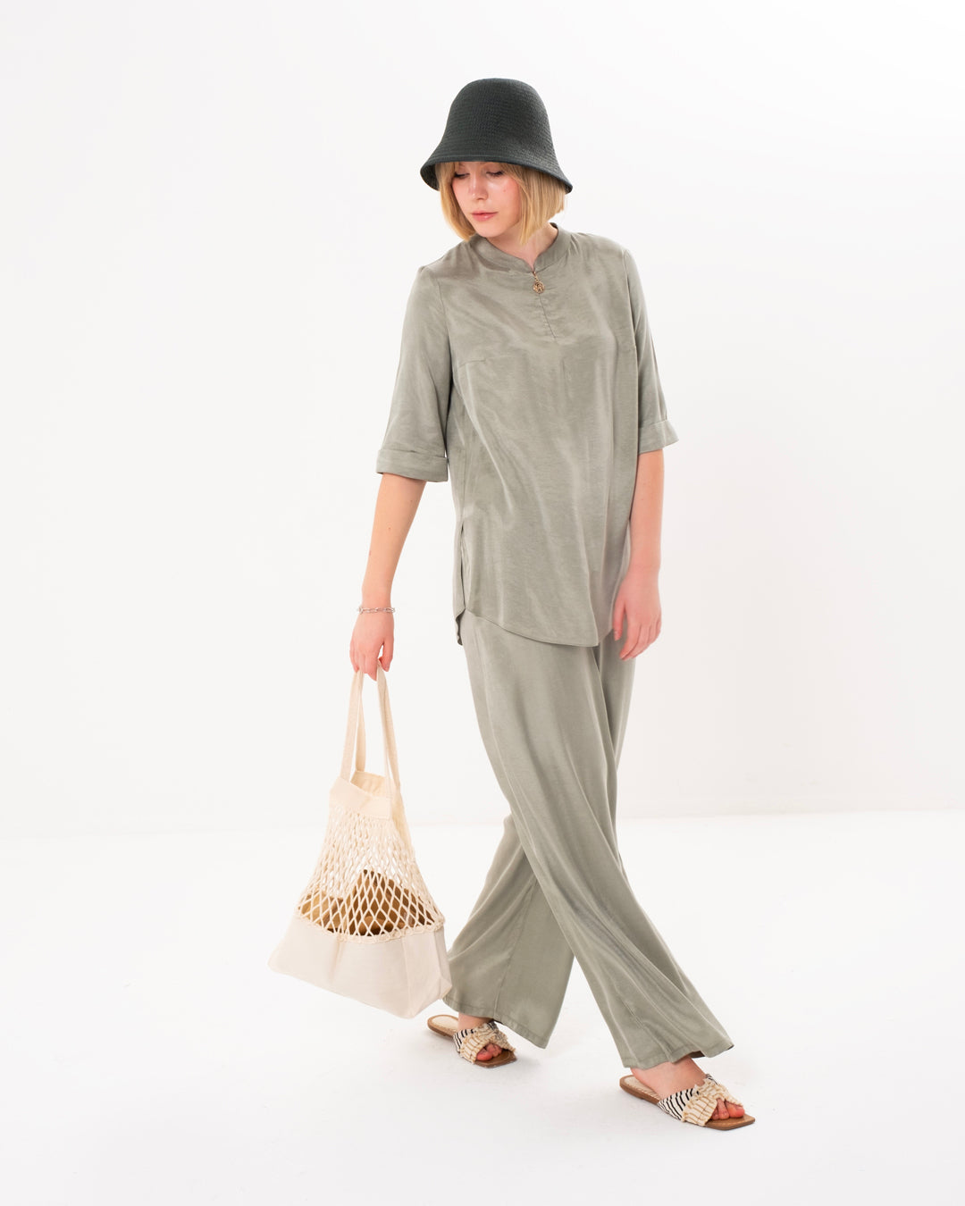 Yuvarlak Yaka Yarım Fermuarlı Kısa Kol Gömlek- Beli Lastikli Pantolon Takım