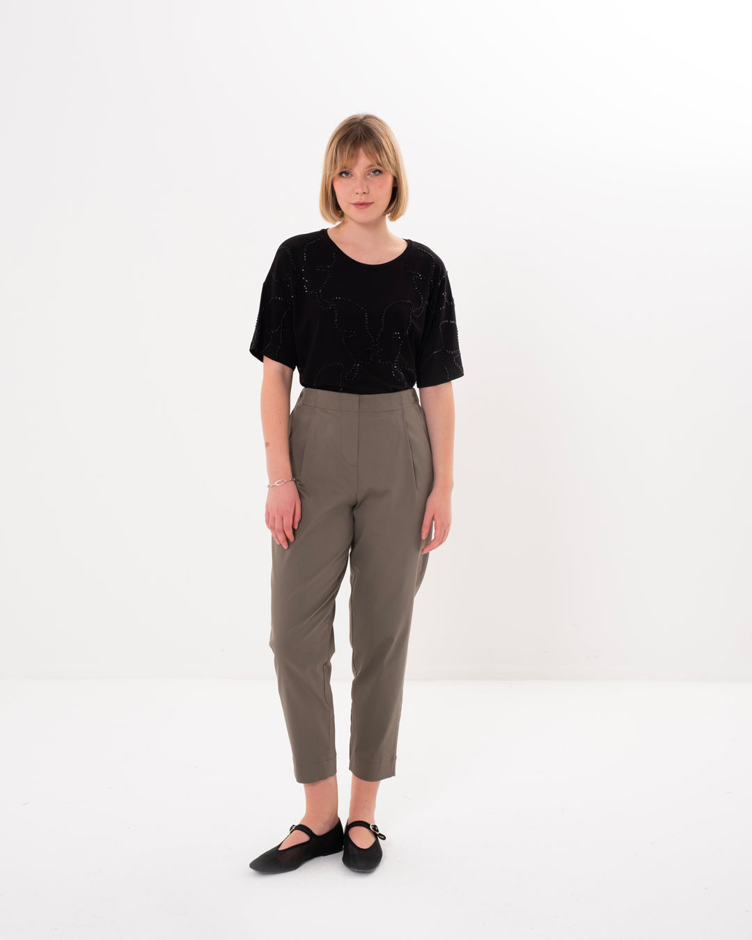 Yuvarlak Yaka Önü Taş İşlemeli T-Shirt