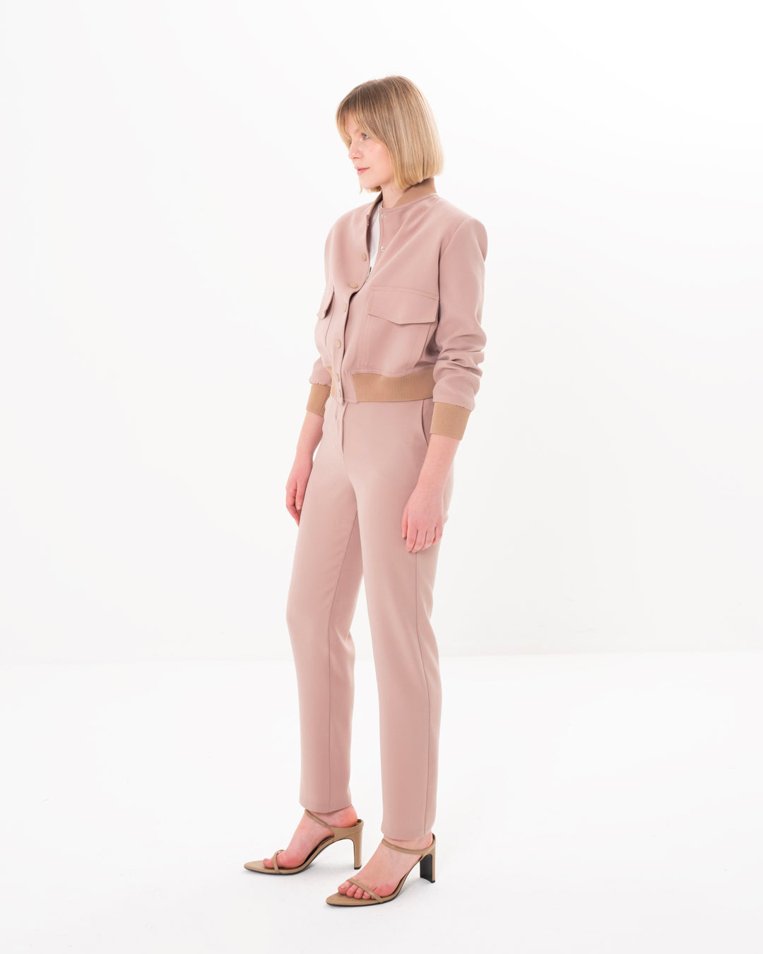 Yakası, Kolları ve Beli Ribanalı Önü Çıtçıtlı Ceket