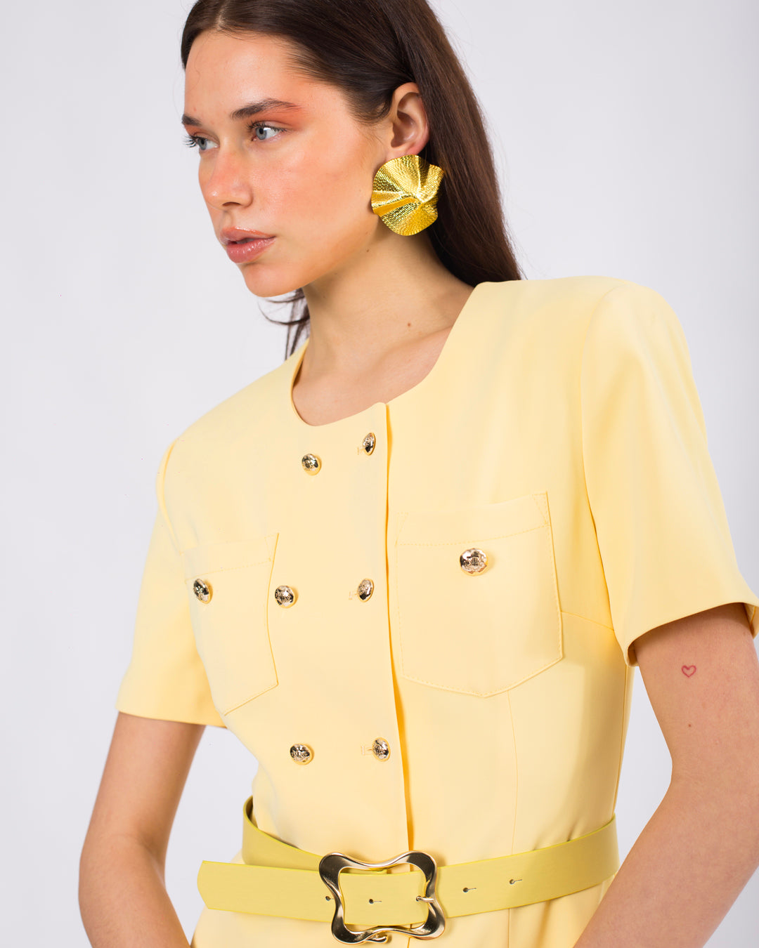 Yuvarlak Yaka Önü Düğme Detaylı İçi Astarlı Kısa Kollu Kemerli Elbise