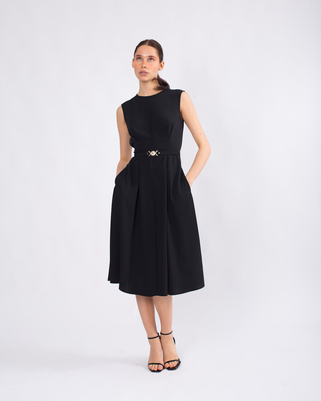 Yuvarlak Yaka, Kolsuz, Kemerli Elbise