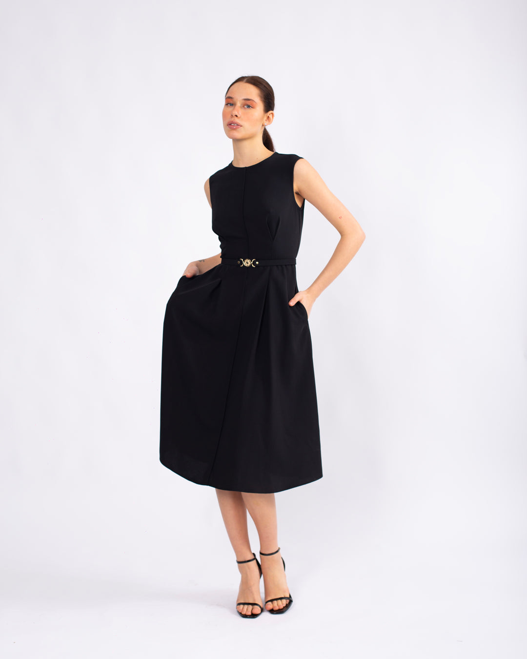 Yuvarlak Yaka, Kolsuz, Kemerli Elbise