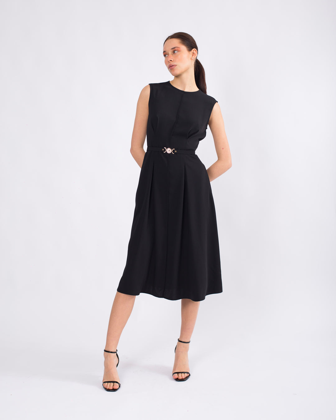 Yuvarlak Yaka, Kolsuz, Kemerli Elbise