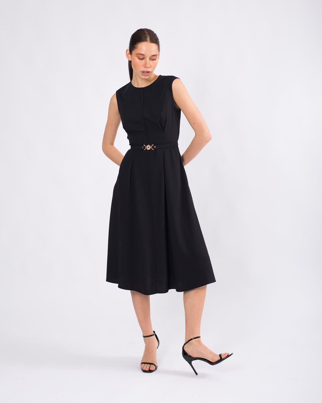 Yuvarlak Yaka, Kolsuz, Kemerli Elbise