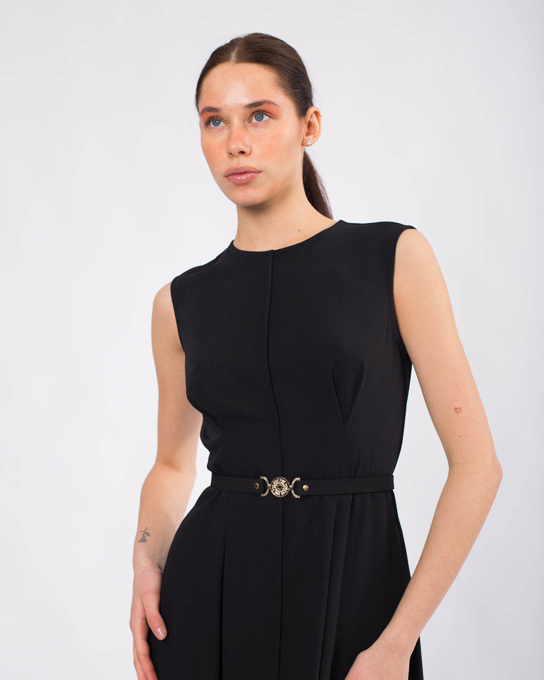 Yuvarlak Yaka, Kolsuz, Kemerli Elbise