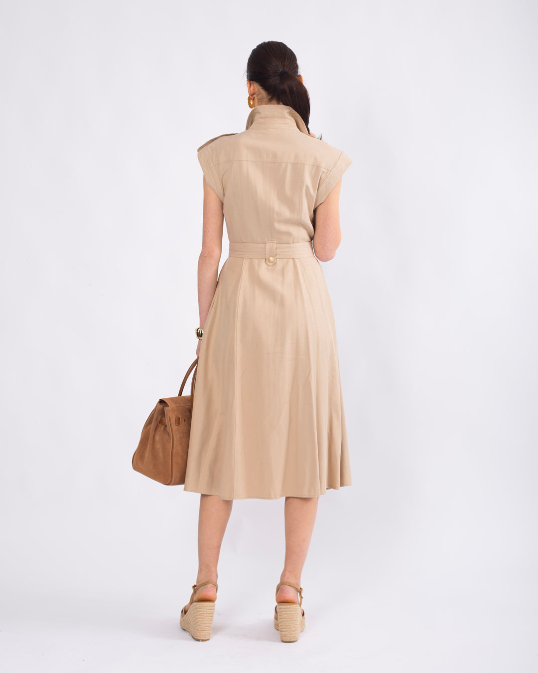 Gömlek Yaka Önü Düğme Detaylı Kolsuz Kemerli Elbise