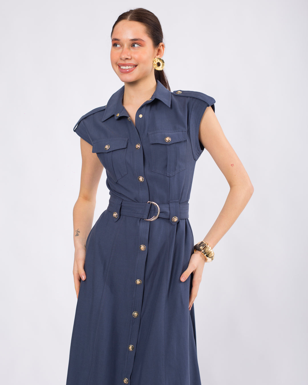 Gömlek Yaka Önü Düğme Detaylı Kolsuz Kemerli Elbise