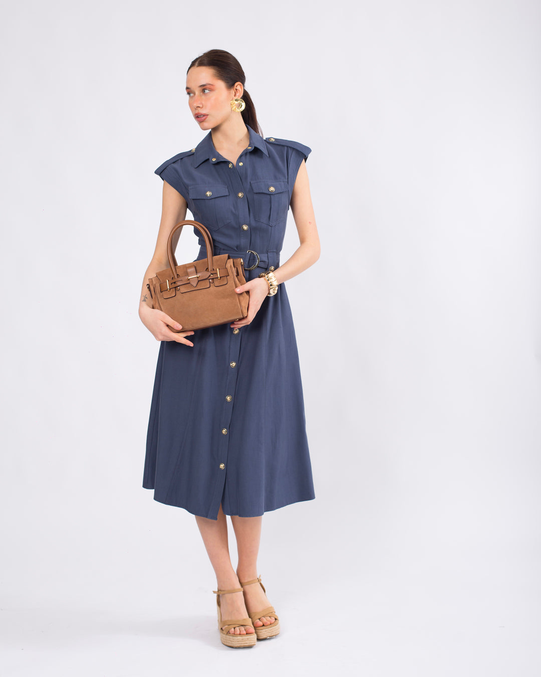 Gömlek Yaka Önü Düğme Detaylı Kolsuz Kemerli Elbise