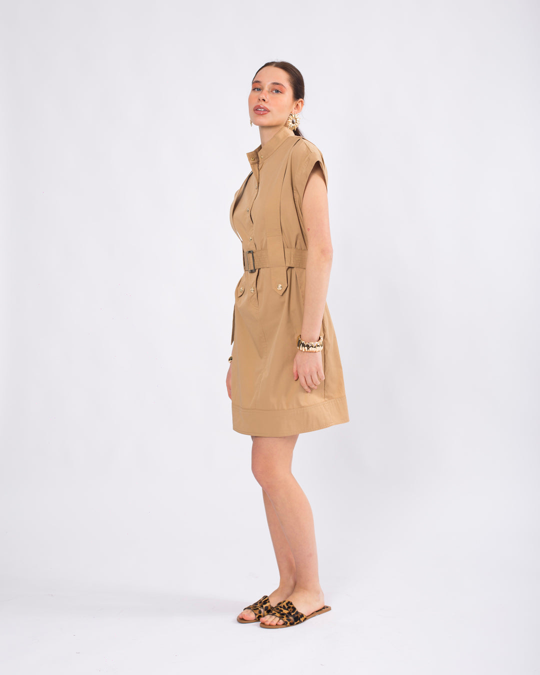 Hakim Yaka Önü Düğme Detaylı Kolsuz Kemerli Elbise