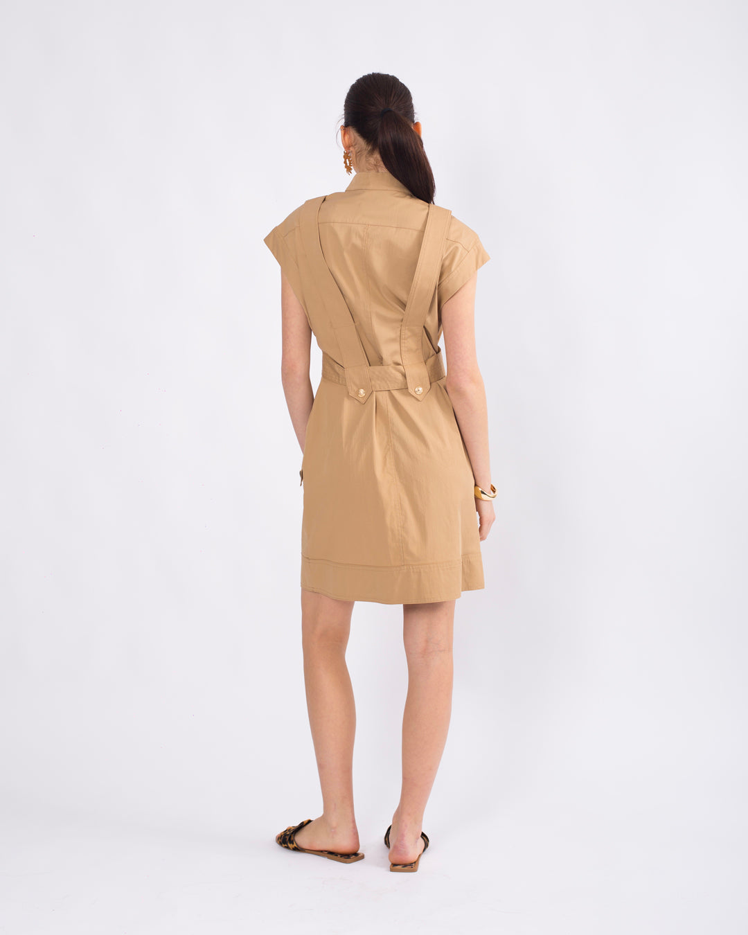 Hakim Yaka Önü Düğme Detaylı Kolsuz Kemerli Elbise