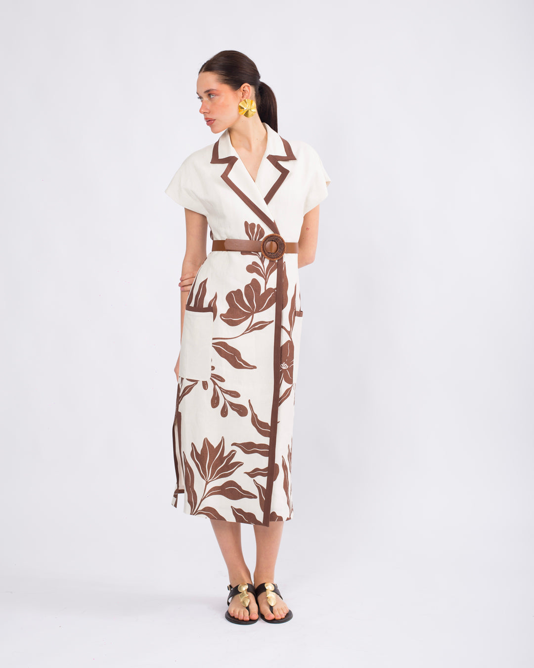 Geniş Yaka Önü Düğme Detaylı Kolsuz Kemerli Keten Elbise