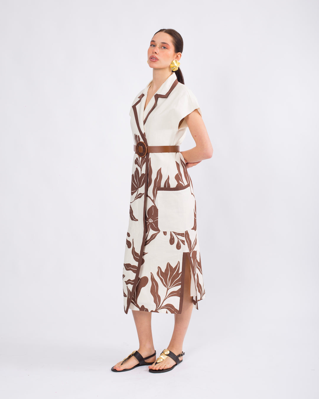 Geniş Yaka Önü Düğme Detaylı Kolsuz Kemerli Keten Elbise