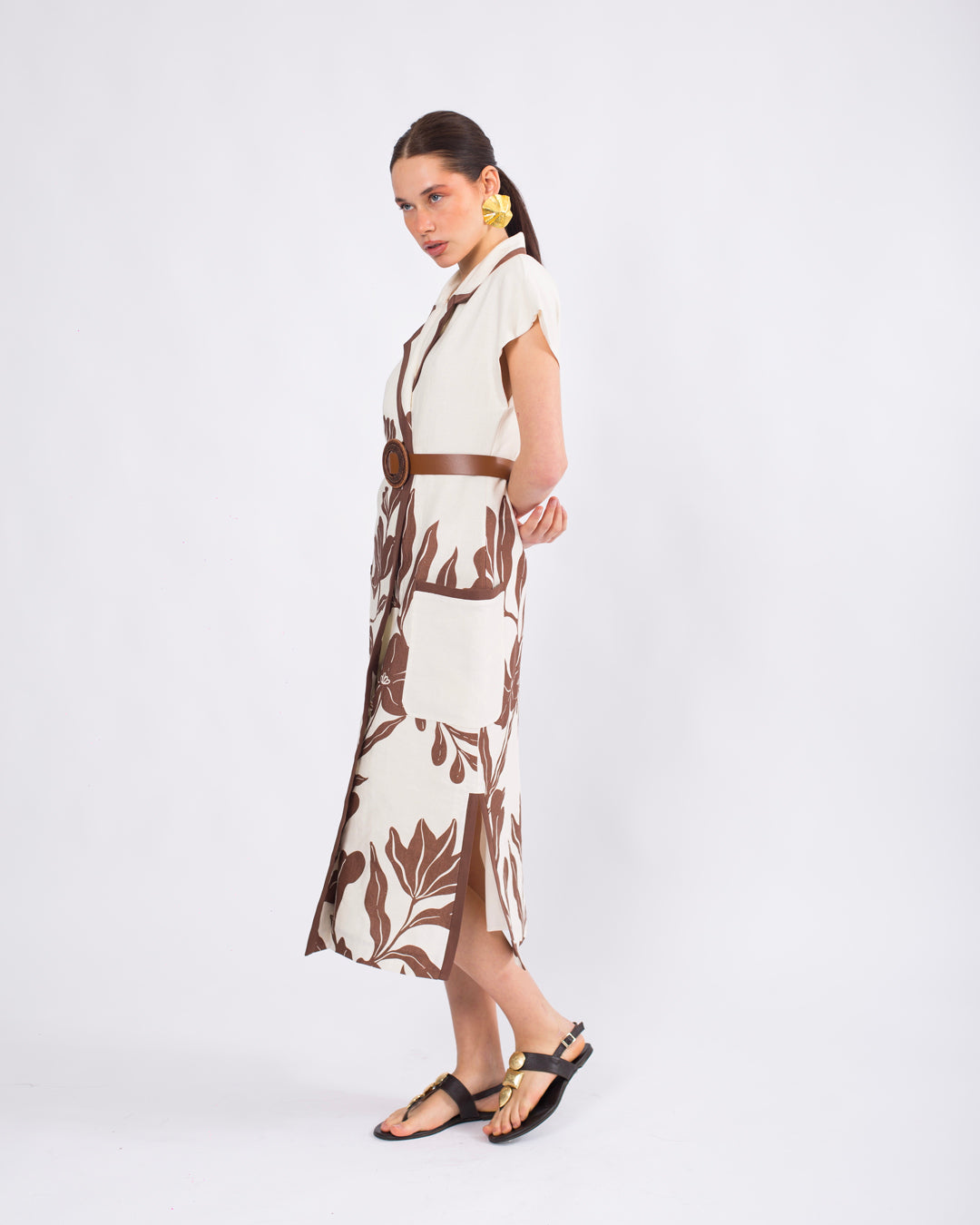 Geniş Yaka Önü Düğme Detaylı Kolsuz Kemerli Keten Elbise