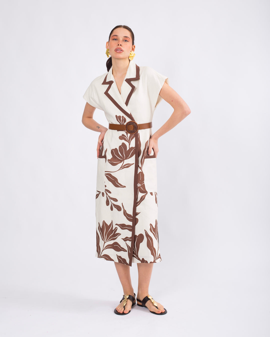 Geniş Yaka Önü Düğme Detaylı Kolsuz Kemerli Keten Elbise