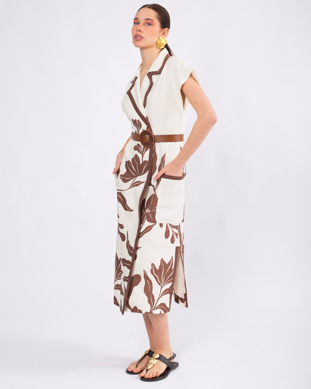 Geniş Yaka Önü Düğme Detaylı Kolsuz Kemerli Keten Elbise