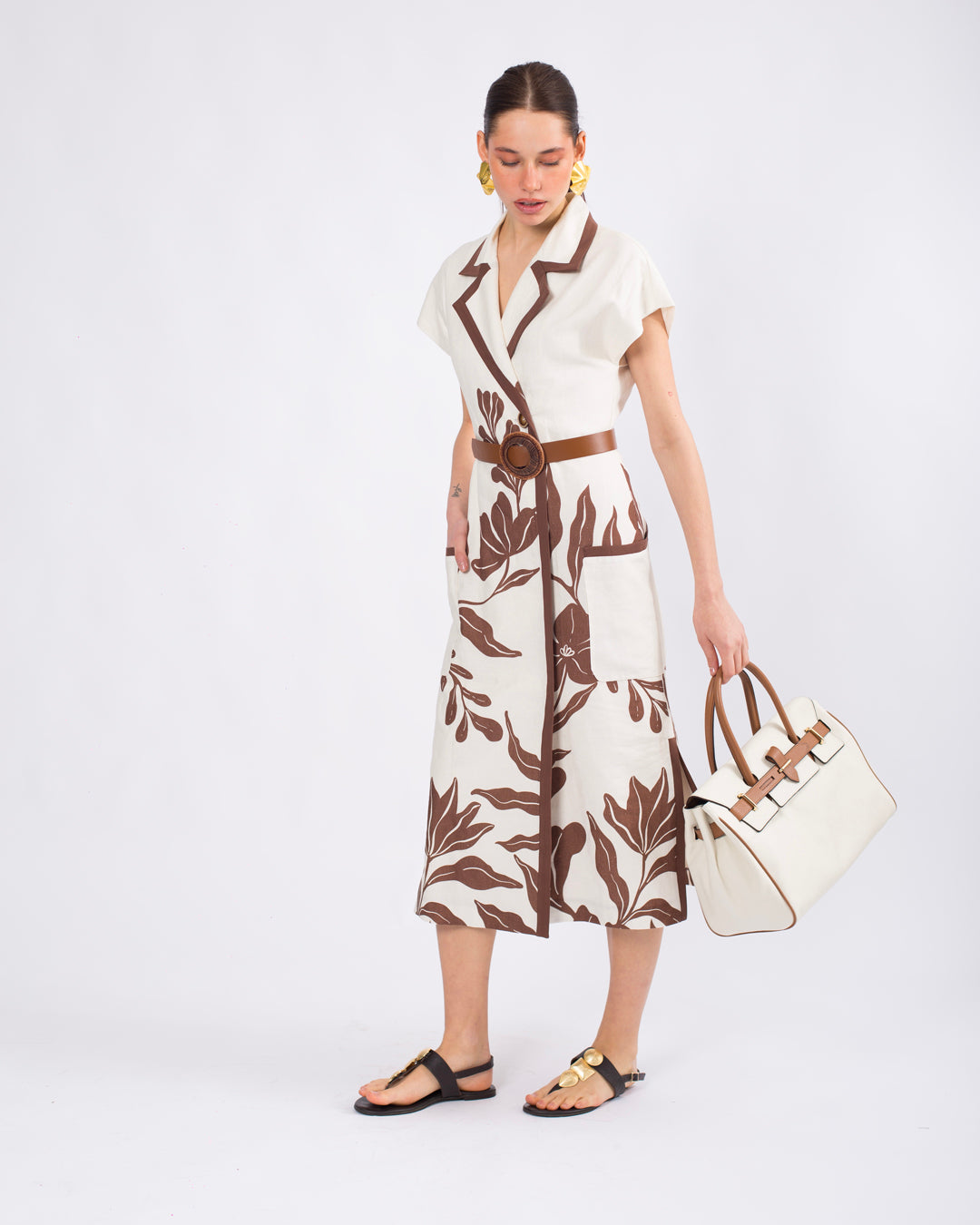 Geniş Yaka Önü Düğme Detaylı Kolsuz Kemerli Keten Elbise