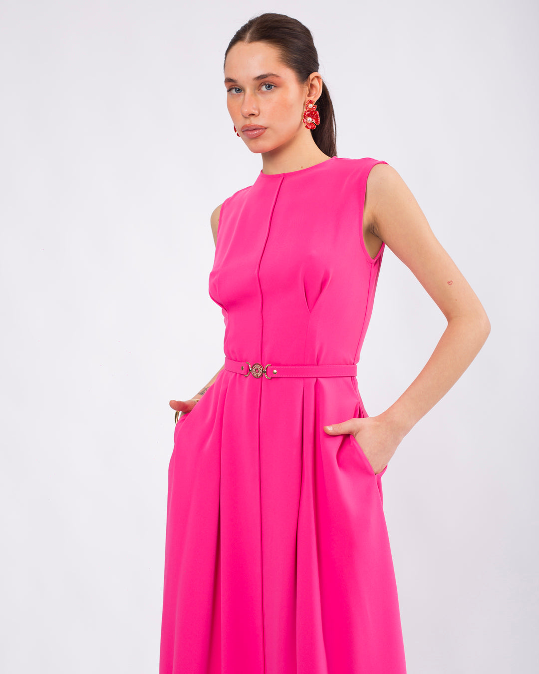 Yuvarlak Yaka, Kolsuz, Kemerli Elbise