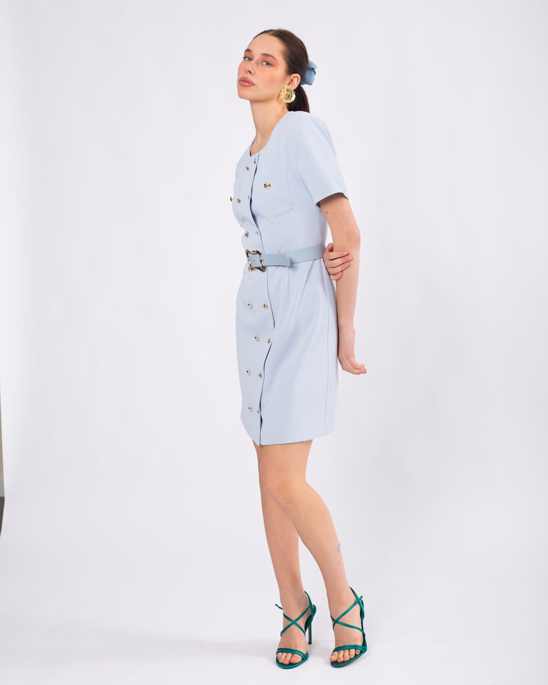 Yuvarlak Yaka Önü Düğme Detaylı İçi Astarlı Kısa Kollu Kemerli Elbise