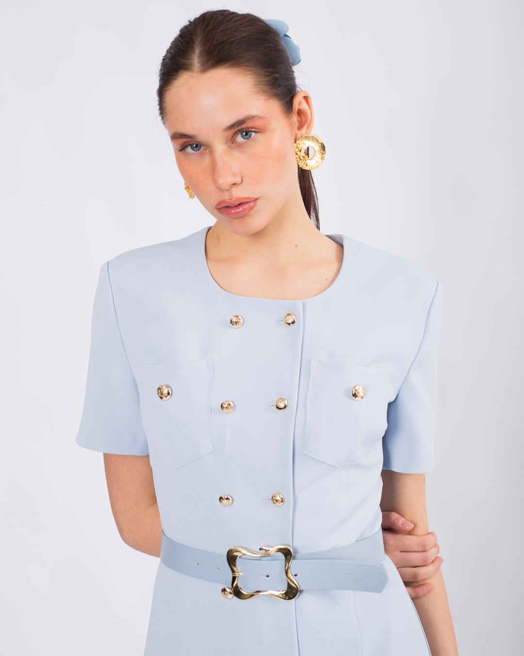 Yuvarlak Yaka Önü Düğme Detaylı İçi Astarlı Kısa Kollu Kemerli Elbise