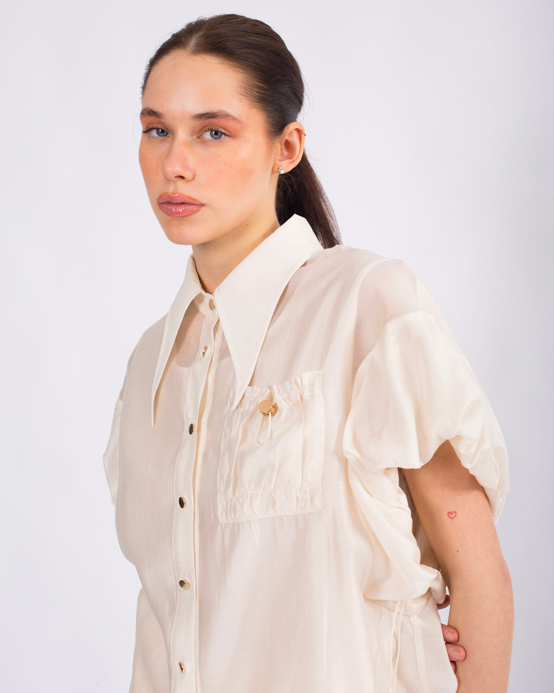 Yaka, Kol ve Cep Detaylı Önü Düğmeli İçi Atletli Oversize Bluz