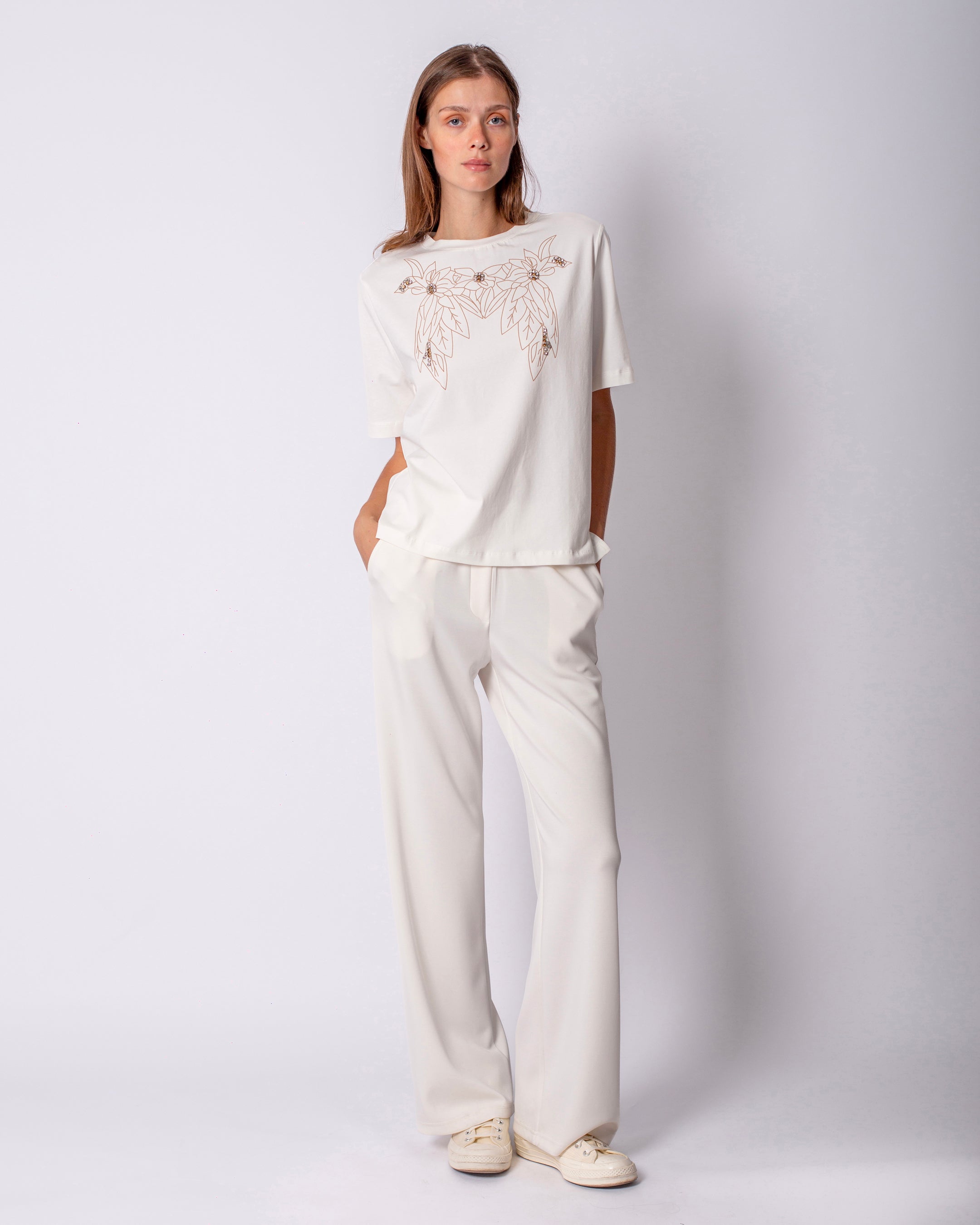 Yuvarlak Yaka Önü Çiçek Baskılı Taş İşlemeli T-Shirt