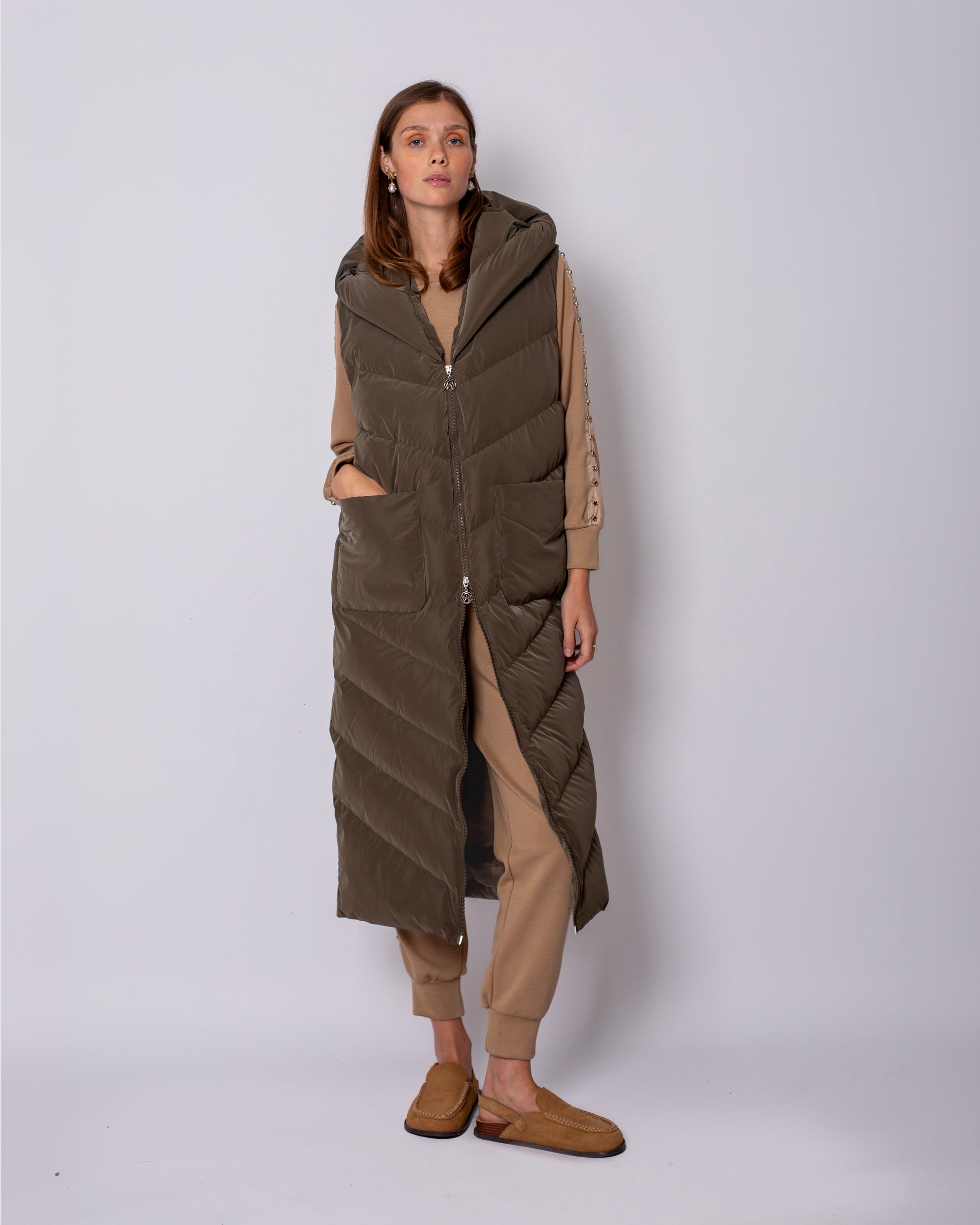 Önü Fermuarlı Kapüşonlu Uzun Şişme Yelek