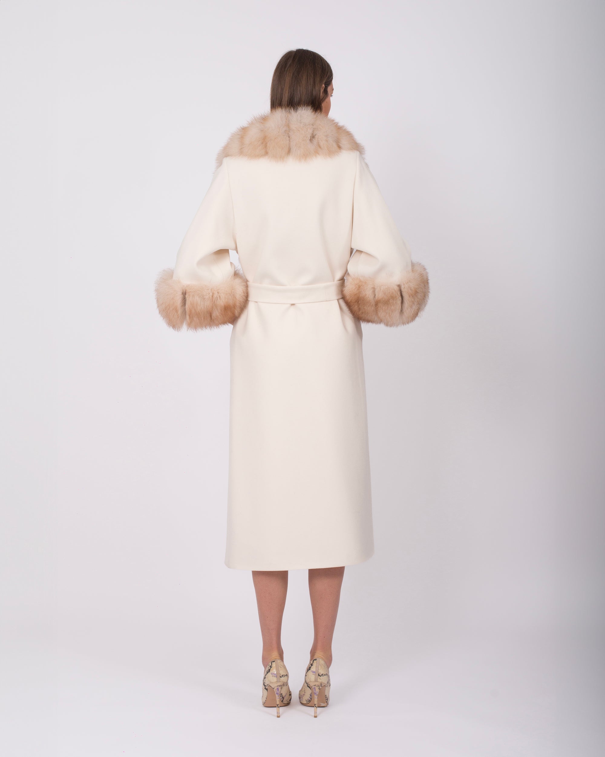 Yakası ve Kolları Kürklü Kemerli Uzun Cashmere Kaban