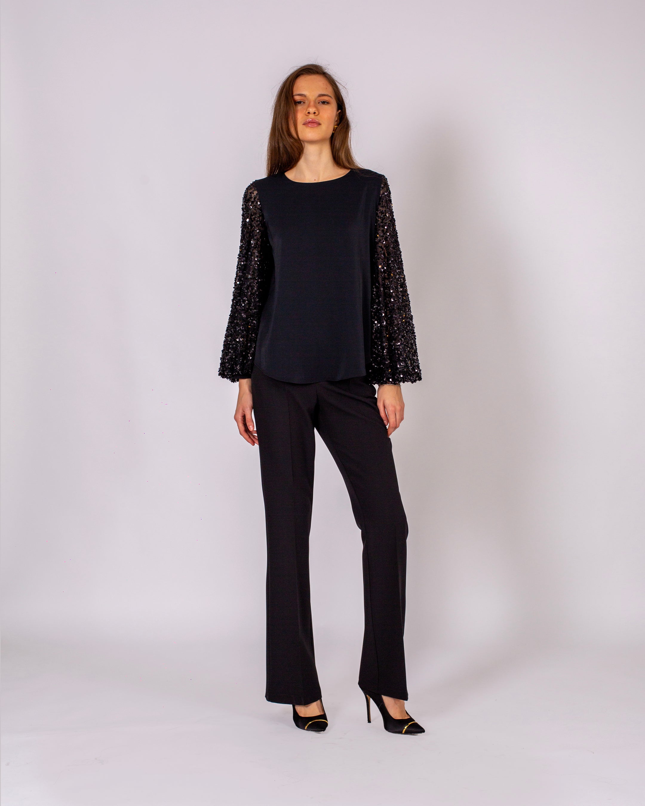 Yuvarlak Yaka Kolları Pul Payetli Bluz