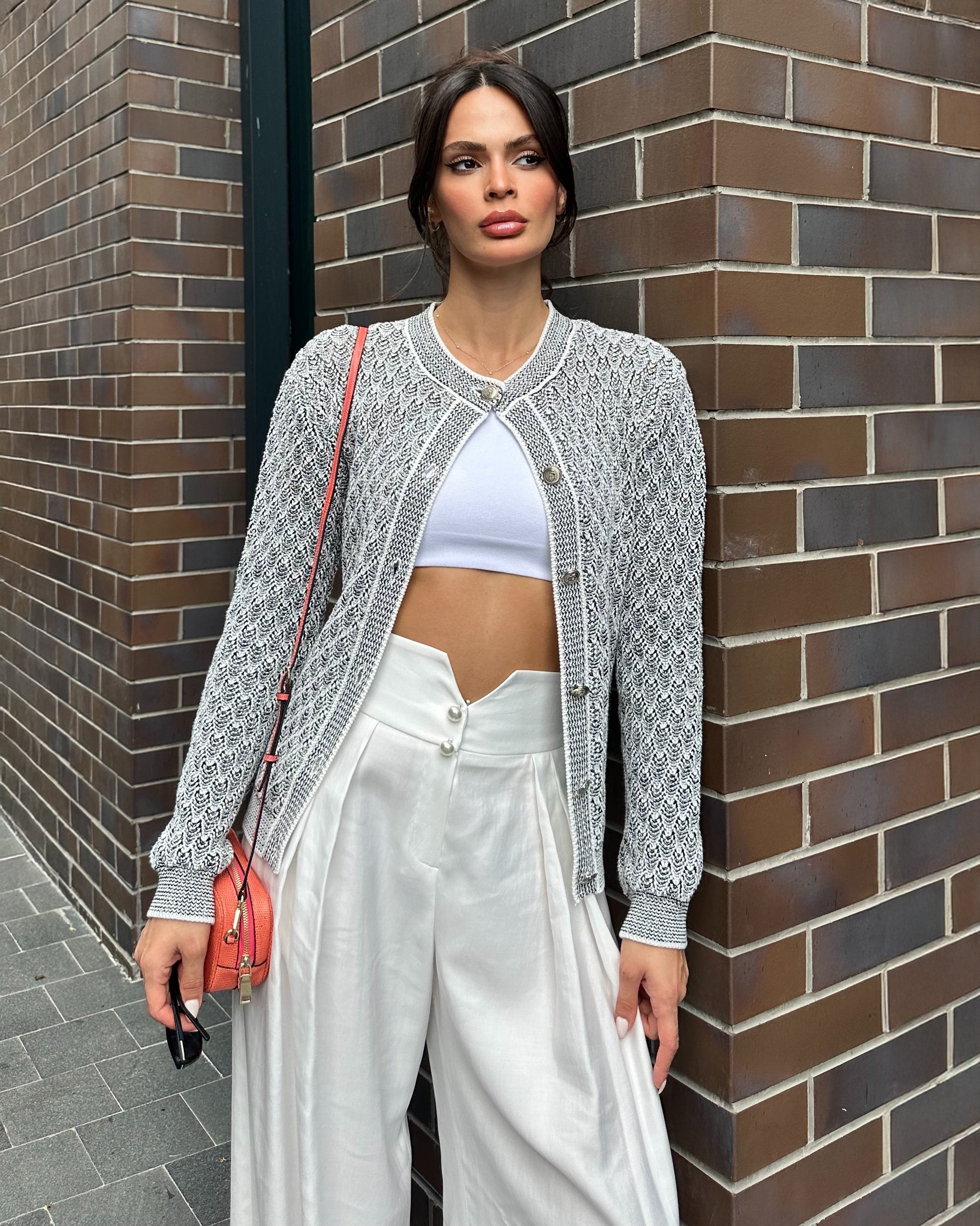 Önü Düğme Detaylı, Pilili Geniş Paça Pantolon