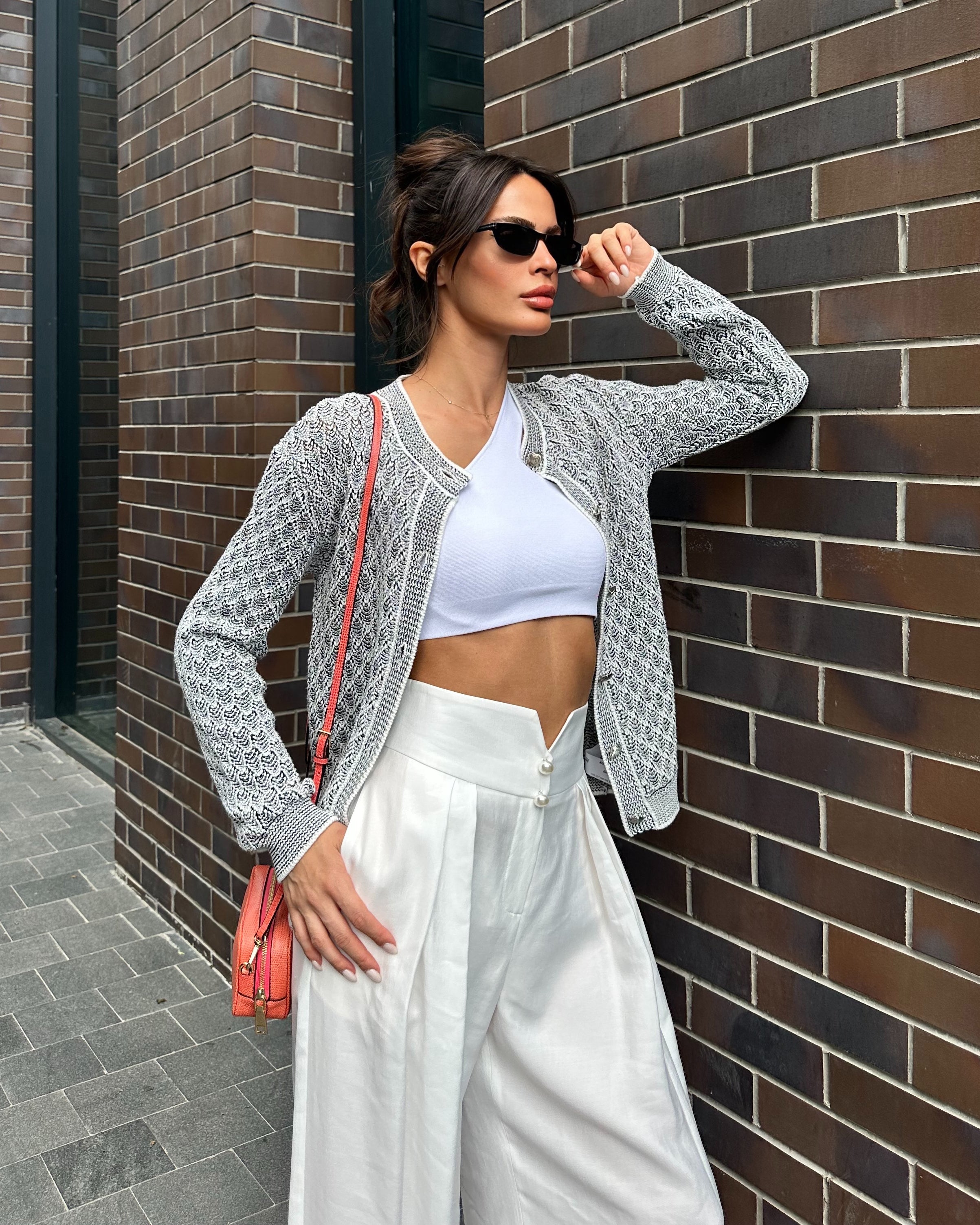 Önü Düğme Detaylı, Pilili Geniş Paça Pantolon