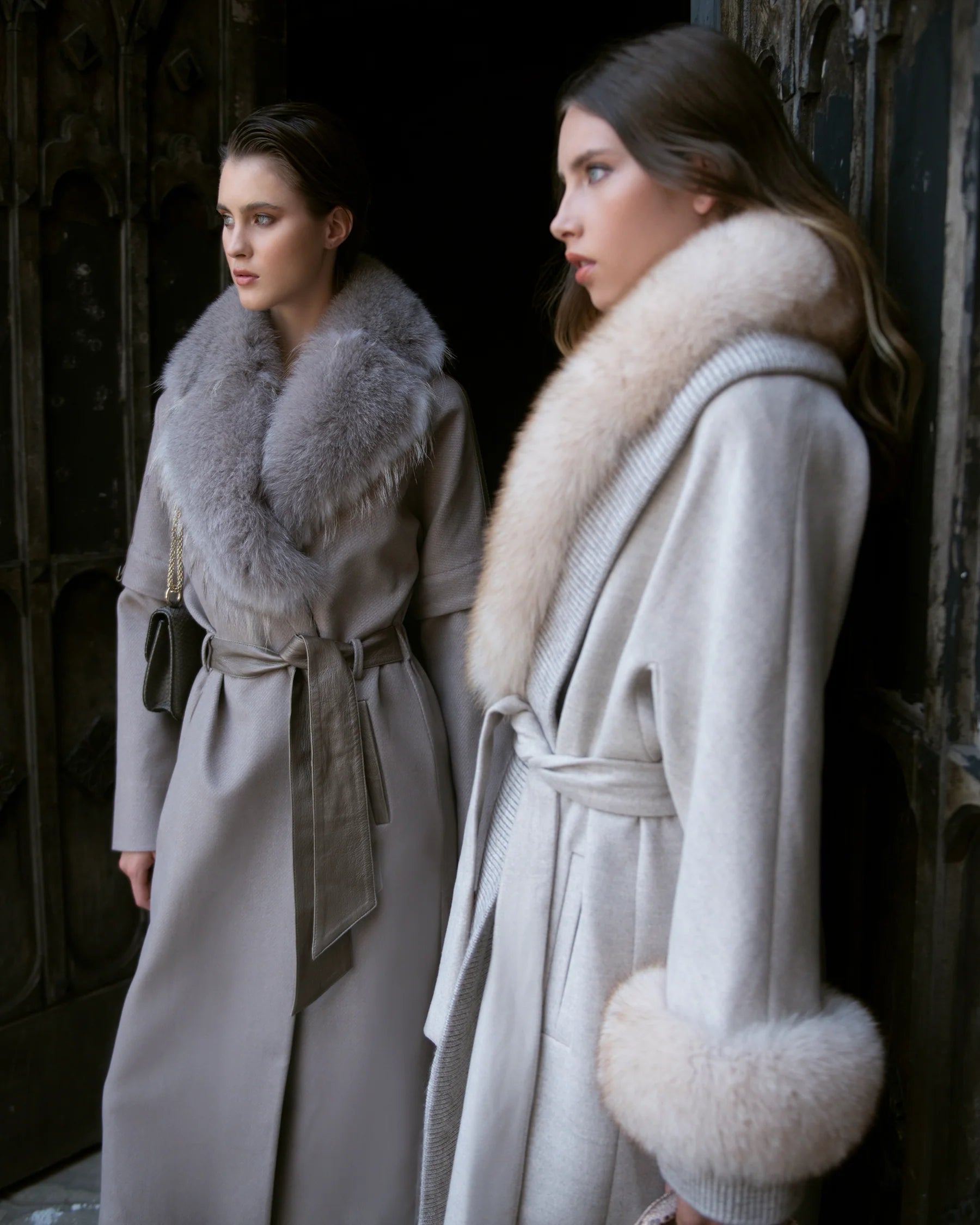 Yakası ve Kolları Kürklü Kemerli Cashmere Uzun Kaban