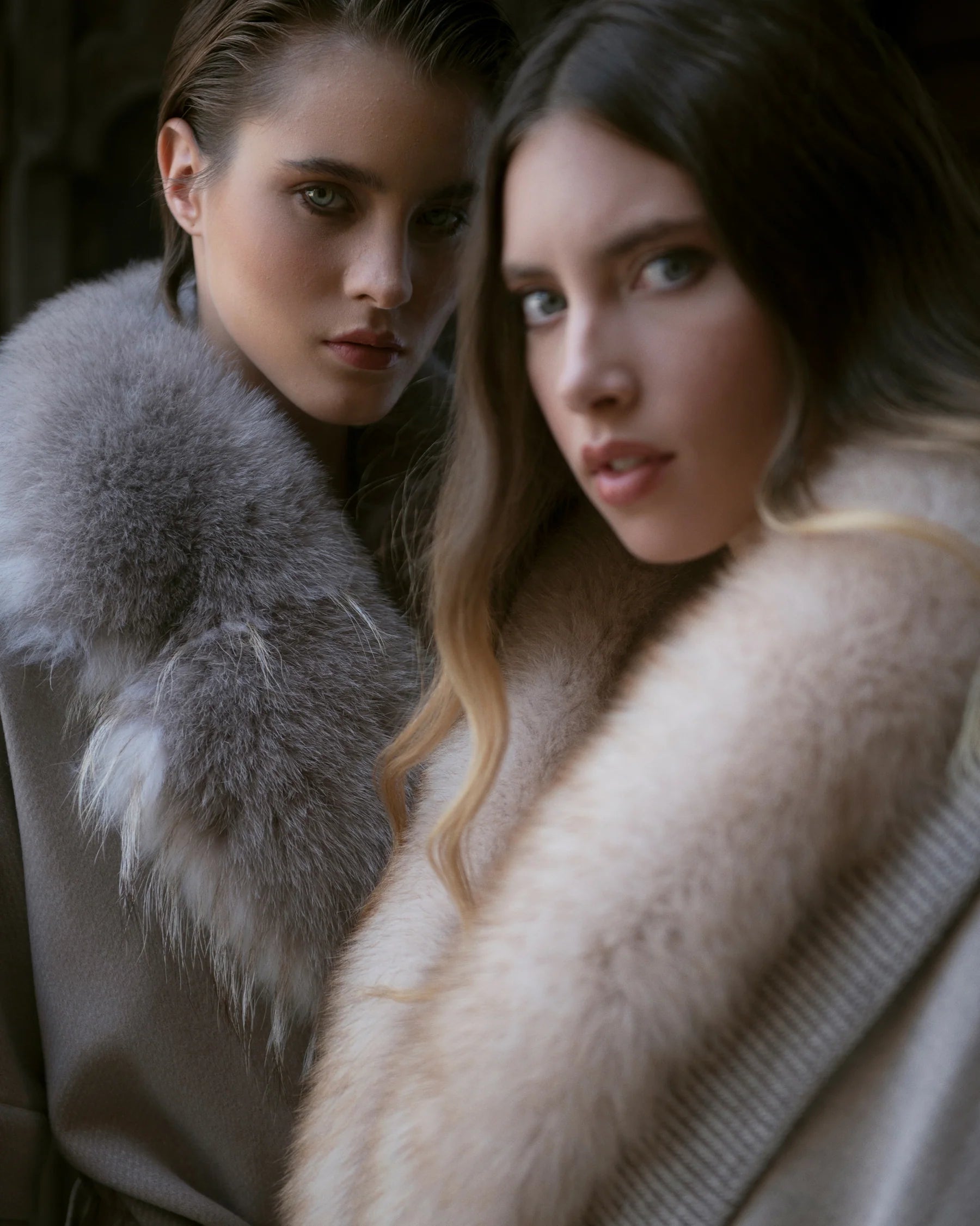 Yakası ve Kolları Kürklü Kemerli Cashmere Uzun Kaban