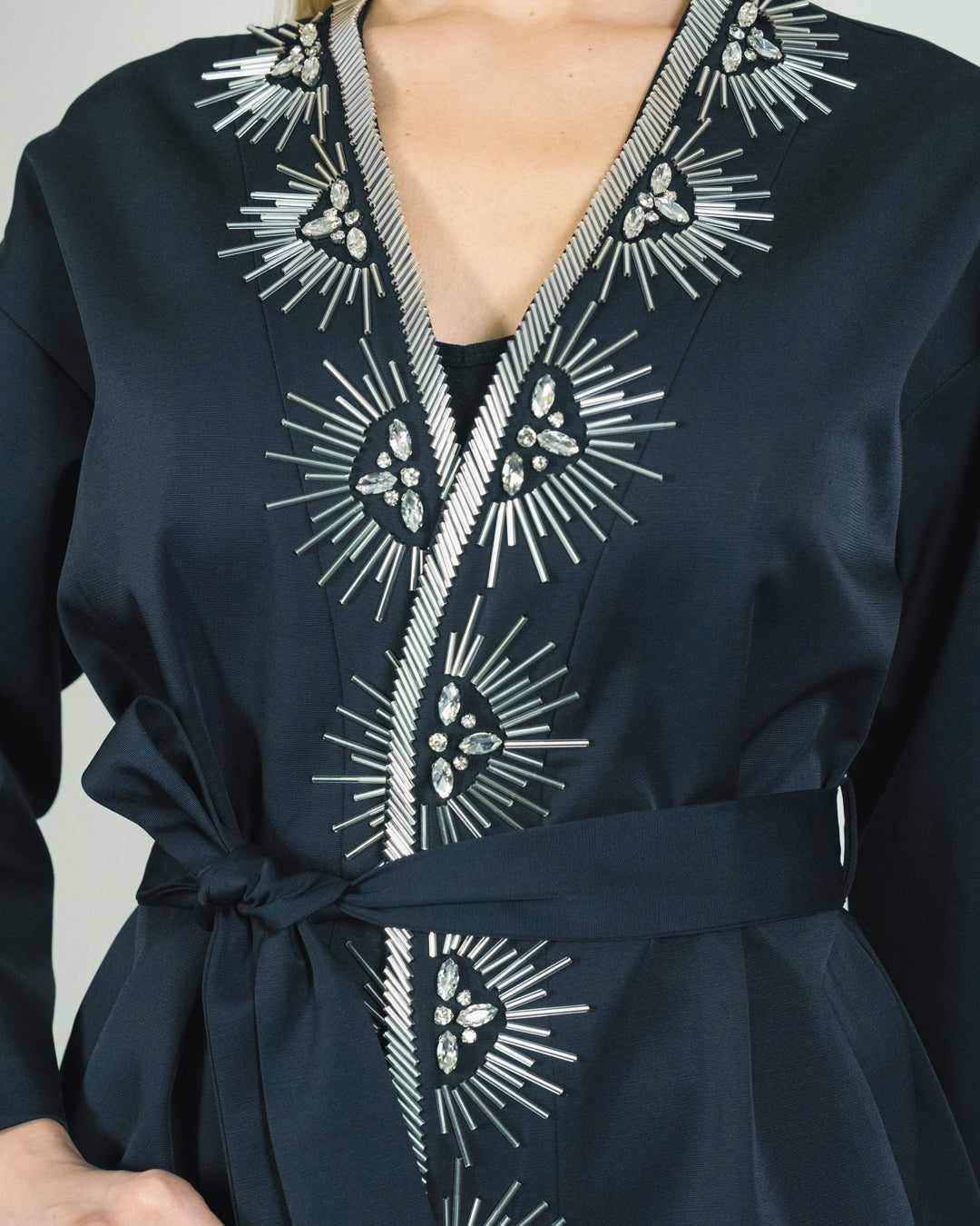 Önü Taş Detaylı Kuşaklı Ceket