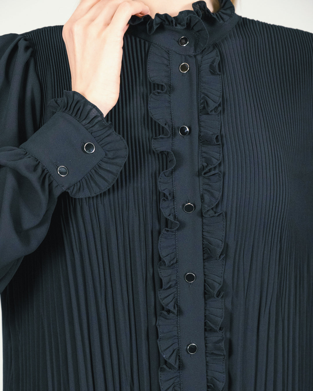 Düğme Detaylı Plili Bluz